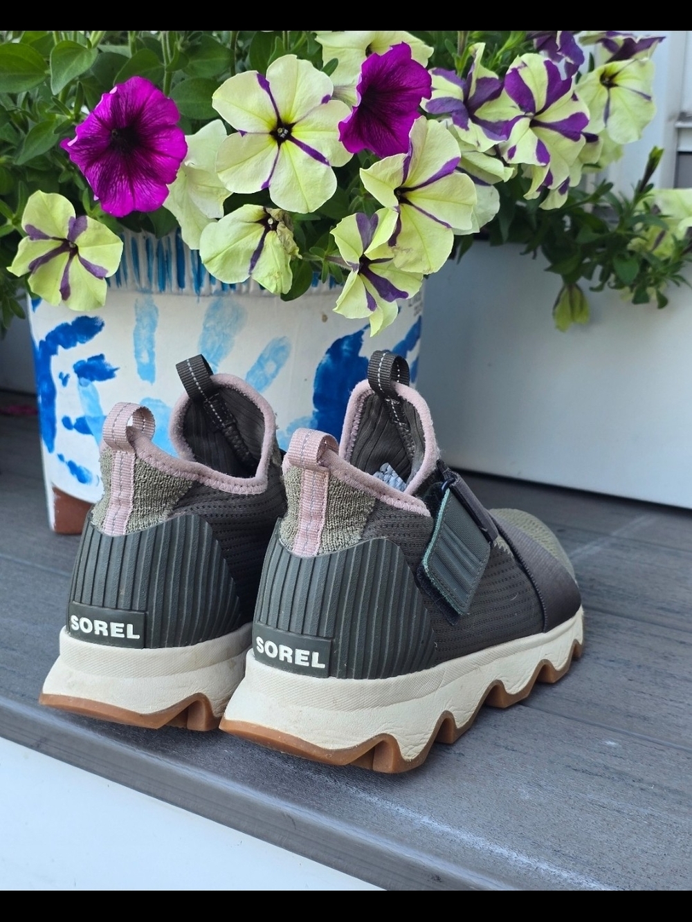 Sorel Olive Green Slip-On Athletic Sneakers w/White Sole & adjustable Strap Sz 7 - Picture 2 of 7